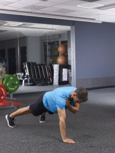 Plank shoulder tap technique