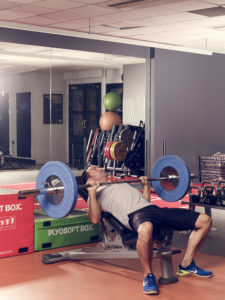 Incline barbell bench press technique