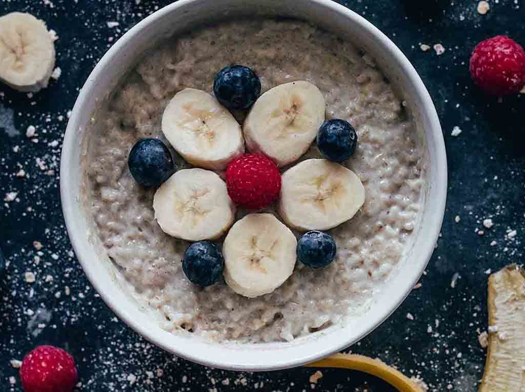 Protein porridge recipe muscle banana berries strawberry fat loss breakfast oats bowl