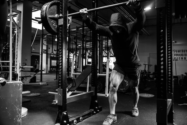 Smith machine squat leg training weight muscle man strength quads